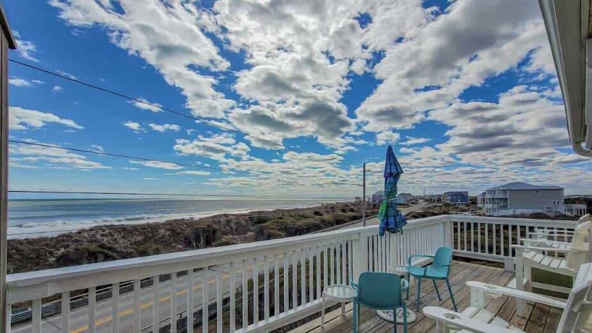Sneads Ferry House | New listing Discount! Oceanfront | Private Beach Access
