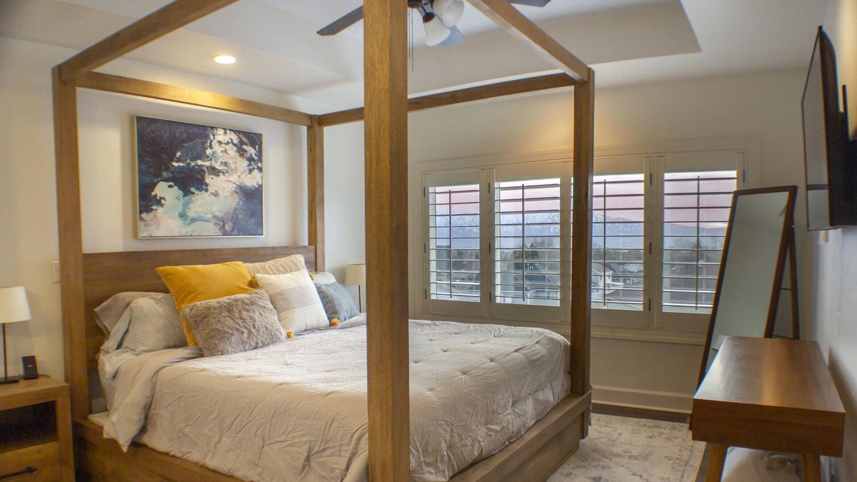 North Logan House | NEW LISTING! Entire Beautiful Mountain Home (3,300+ SQFT) with incredible views