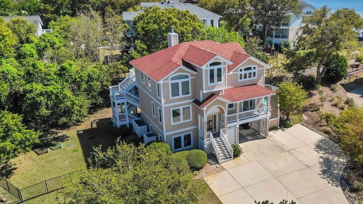 Kitty Hawk House | New Listing! Game room, Private pool & Hot Tub