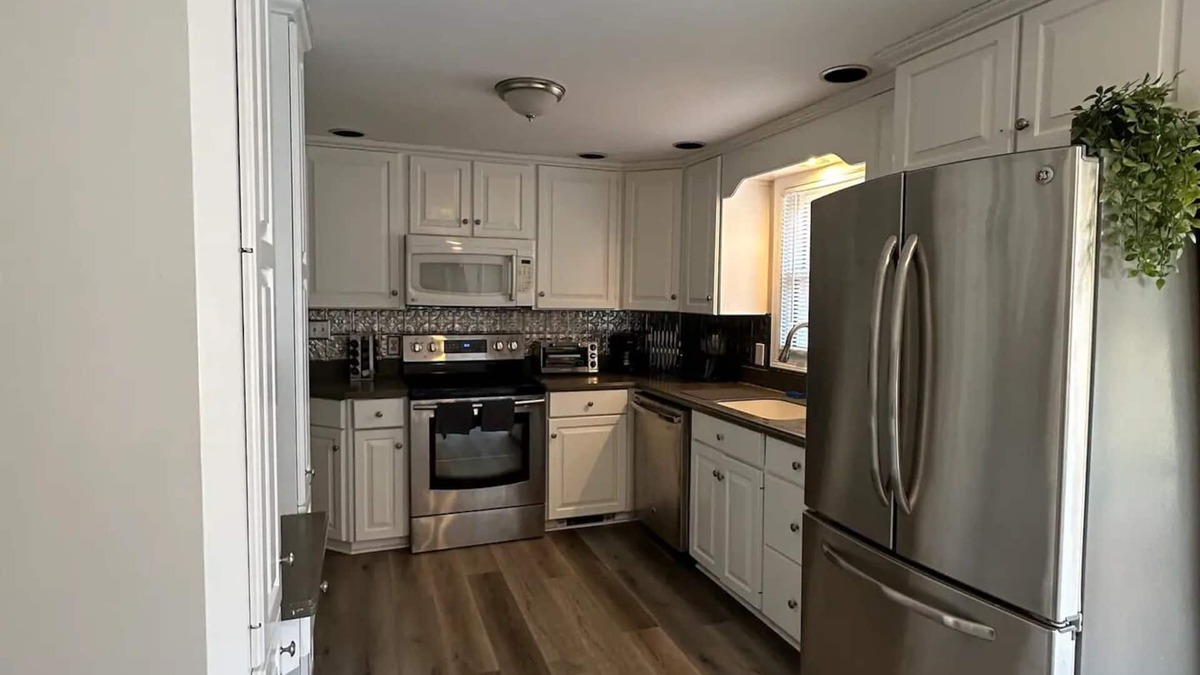 Cheshire House | NEW LISTING! Home in Cheshire (3-Bedroom) by RedAwning