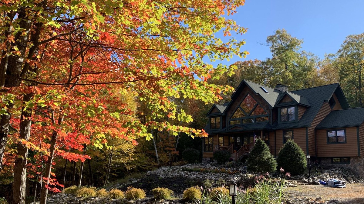Queensbury House | New Listing - Lazy Days Lodge with Location, Location, Location!