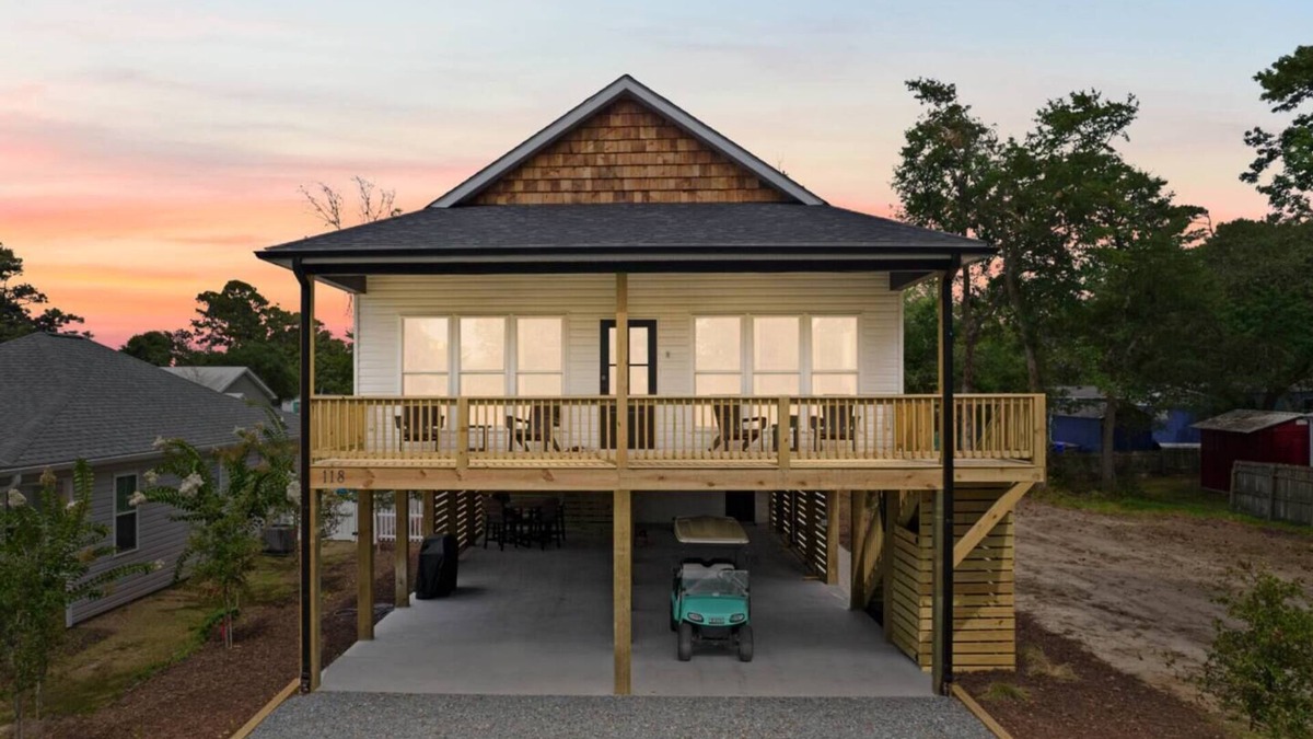 Tranquil Harbour House | New Listing | Luxury House, 5 Min Walk to Beach!