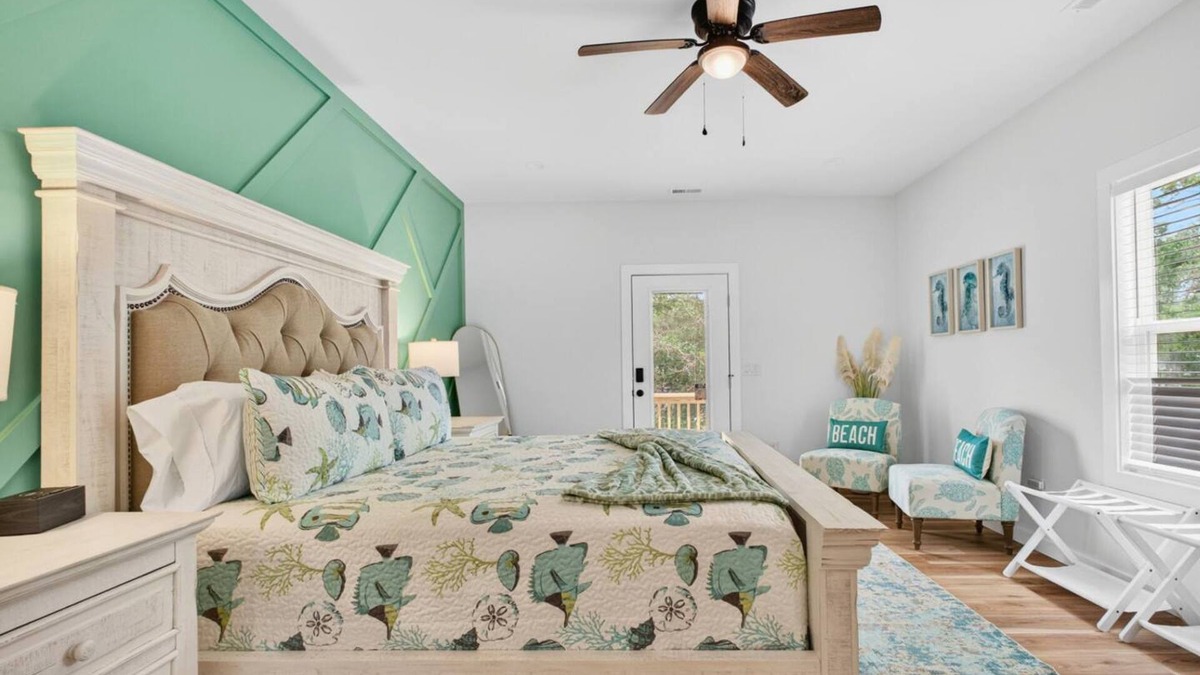Tranquil Harbour House | New Listing Luxury House 5 Min Walk to Beach