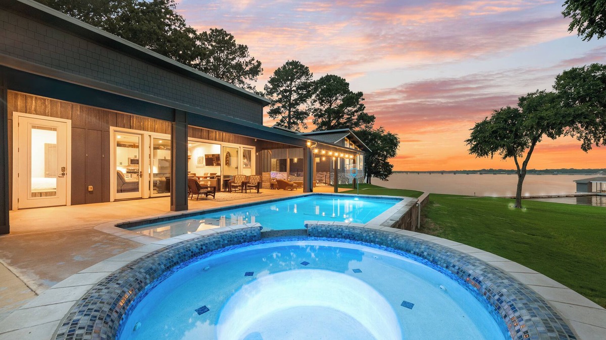 Carolyn Estates House | NEW listing Luxury Lakefront 4.2 Acre Pool,Golf, Poker Room,Hot Tub,Boat,2house