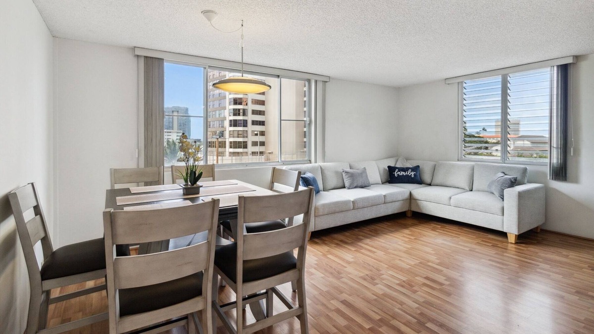 Tantalus Condo | NEW LISTING! Makiki's Delightful Pet Friendly home near Honolulu Museum of Art by RedAwning