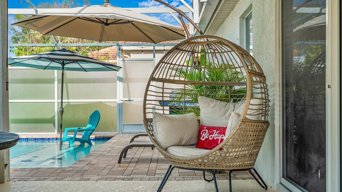 Buena Ventura Lakes House | NEW LISTING! Modern Villa with saltwater pool and themed bedrooms