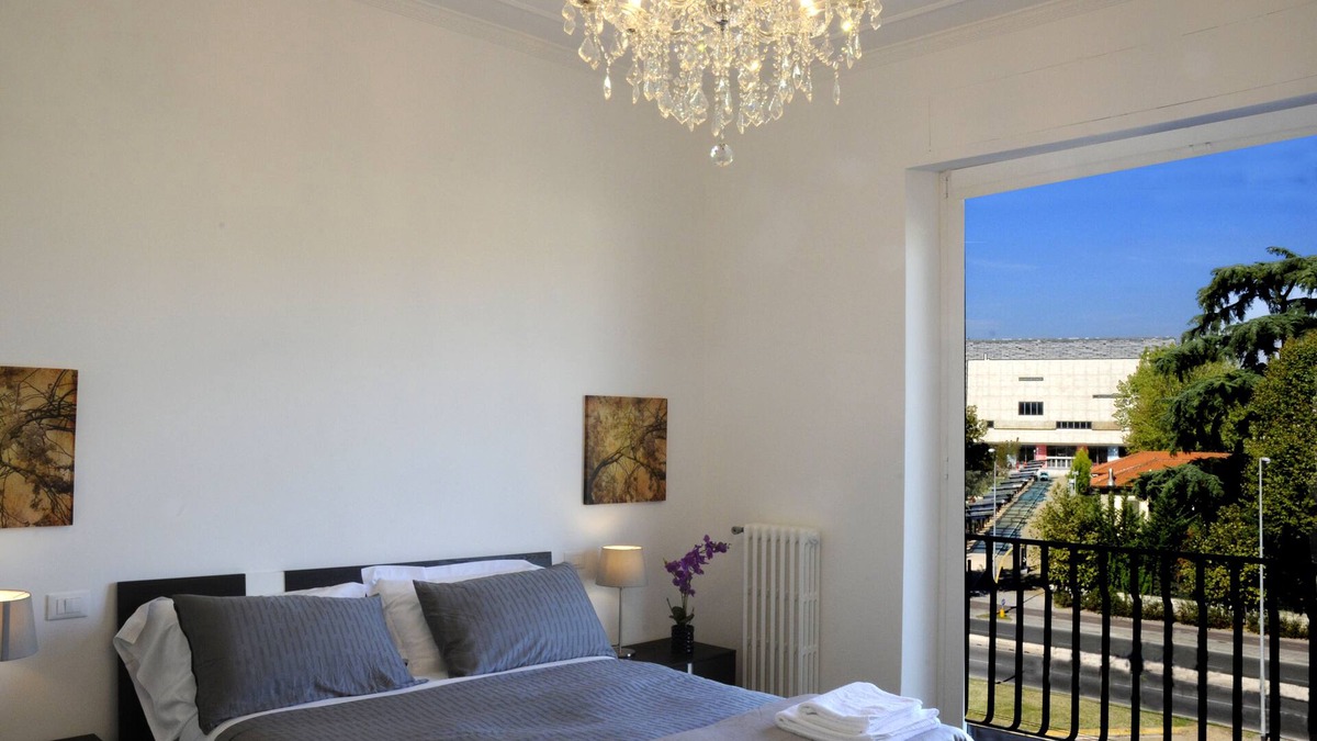 Santa Maria Novella Apartment | NEW Listing, Montebello Opera Luxury Apt 2 bdm/2 bath with balcony