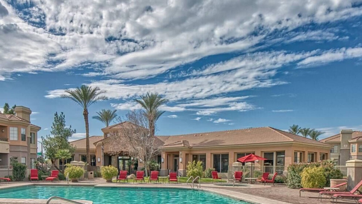 Gilbert Condo | New Listing! Newly Remodeled Resort Style Condo 1 Bdrm