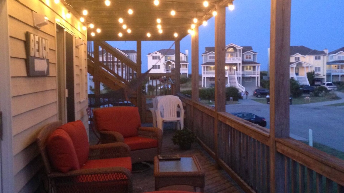 Nags Head House | NEW LISTING: OCEAN VIEWS /OCEANSIDE LOCATION IN THE VILLAGE OF NAGS HEAD