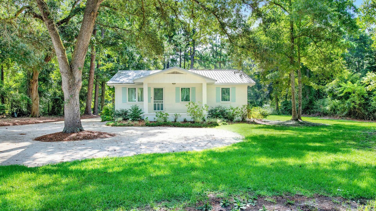 Fairhope Cottage | NEW LISTING! Peaceful, Fairhope Cottage