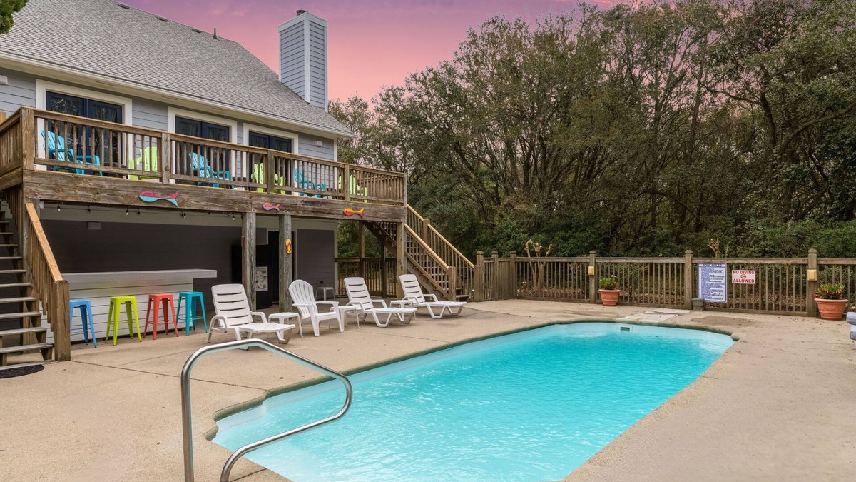 Southern Shores House | ⭐️New Listing⭐Pool opens mid Apr, HOA Pkg Pass, Dogs ✔️, Beach Chairs🌊☀️🐬