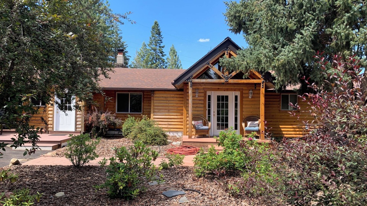 Coeur d'Alene House | New Listing! Riverbend Relaxation Resort - Spokane River Waterfront - 5BR 3Ba