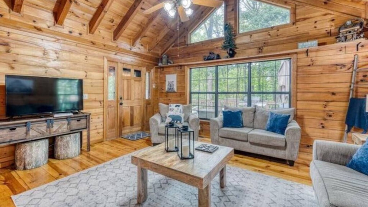 Blue Ridge Cabin | New Listing! Secluded Getaway with Private Hot Tub.