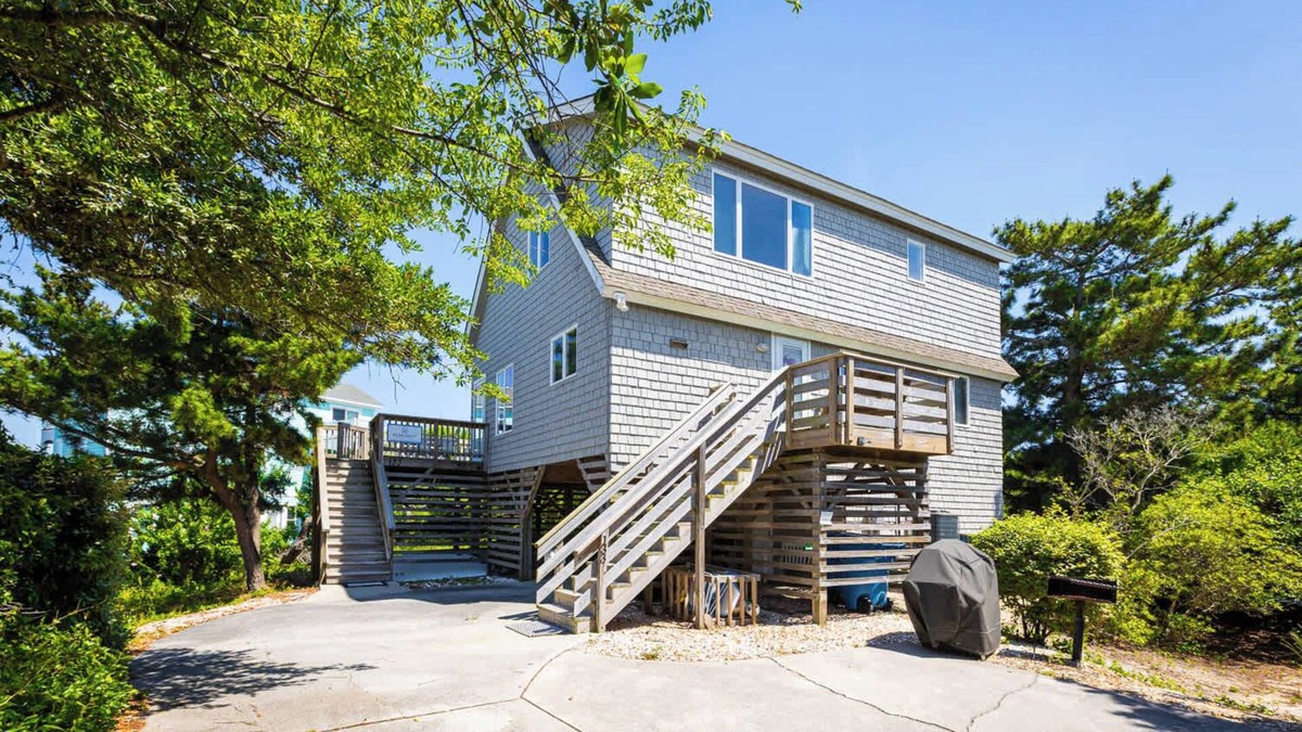 Duck House | New Listing! Steps from beach & sound access.