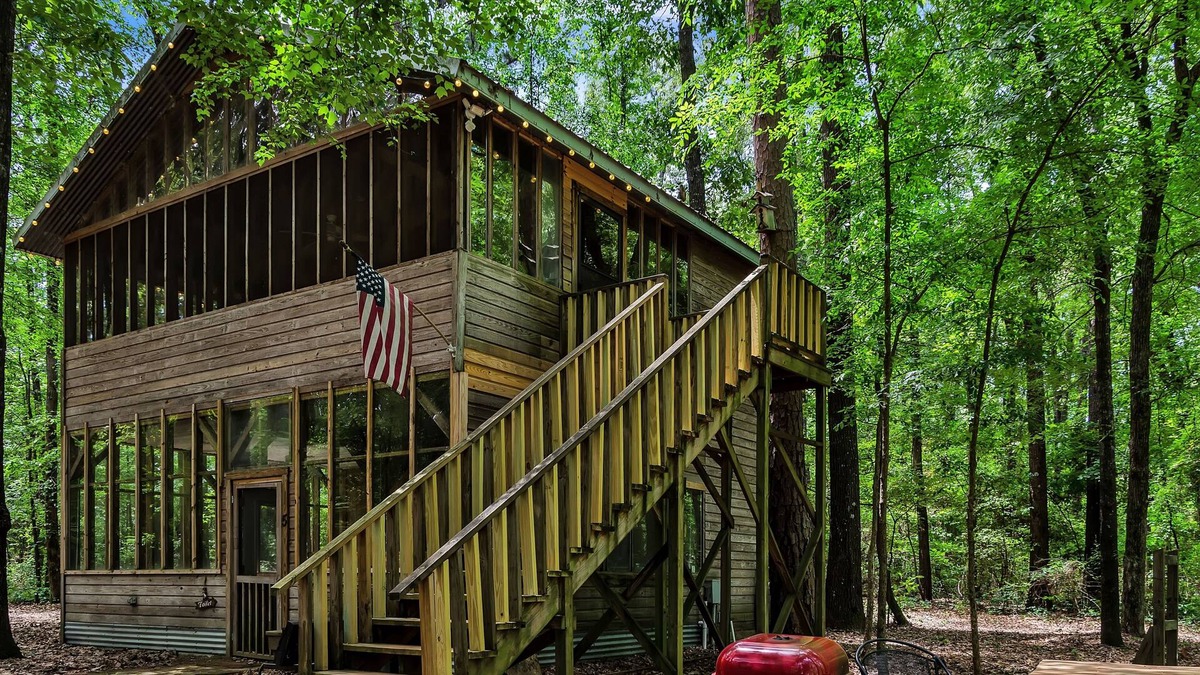 Tyler Cabin | NEW LISTING! The Tree House (1-Bedroom Cabin) by RedAwning