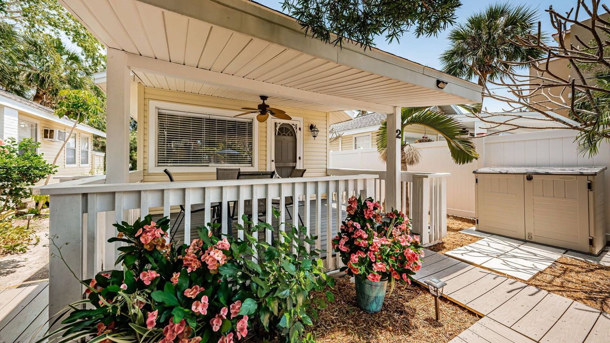 Sunset Beach Cottage | New Listing Tropical Sunset beach Cottage