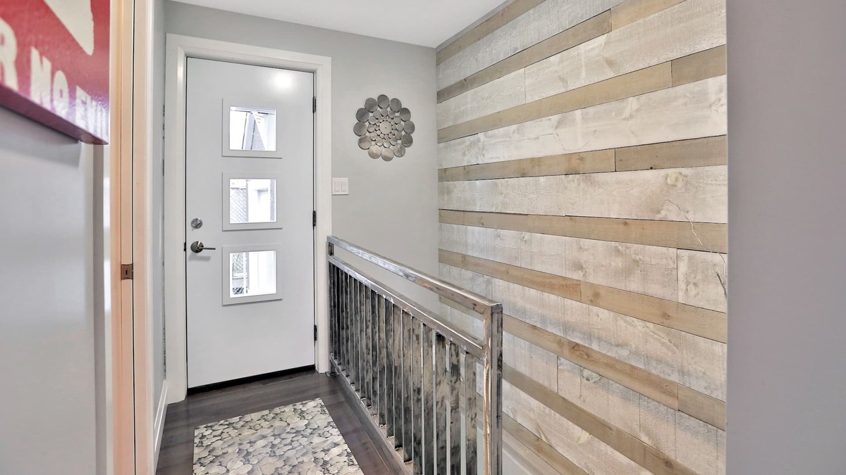 Dundas House | New Listing ~ Urban Chic ..... Cootes Paradise Retreat