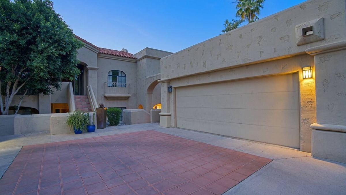 Camelback East Condo | New listing. Walk to Arizona Biltmore Resort and Spa.