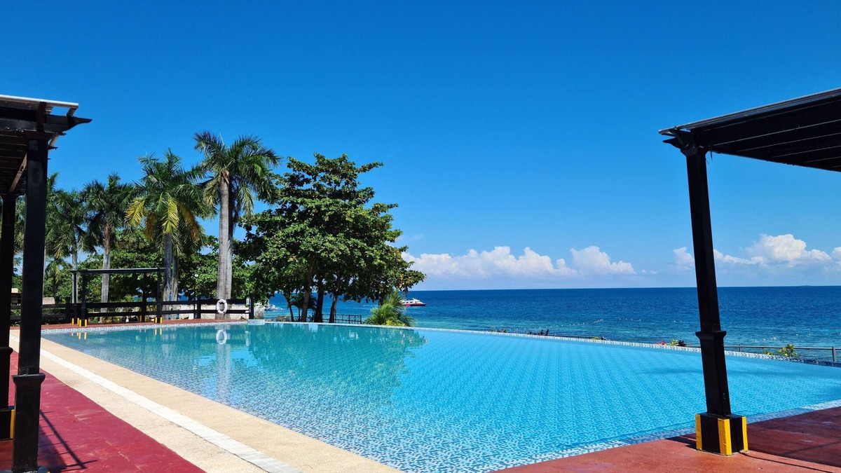 Lapu-Lapu Condo | New Lux. 1 BR Condo - 2 Pools, Gym, woow seaviews, Beach, Tours behind Newtown