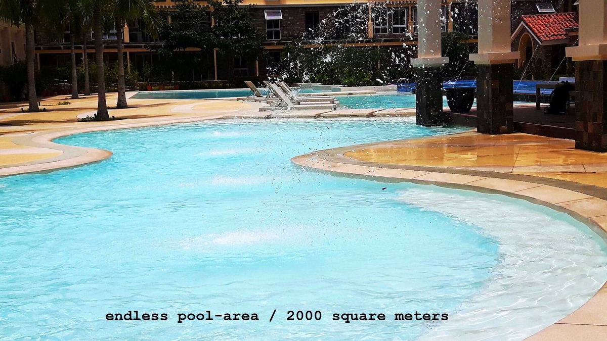 Cebu Condo | New Lux. 2 BR-condo near SM Seaside Mall - Huge Pools, Gym, Tours, Netflix