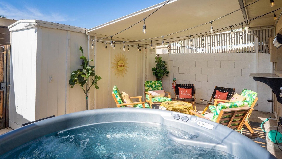 Casa Granada Townhouses House | New! Luxe, 3 King Beds, Hot Tub, Walk to Old Town! Views of Camelback Mountain!