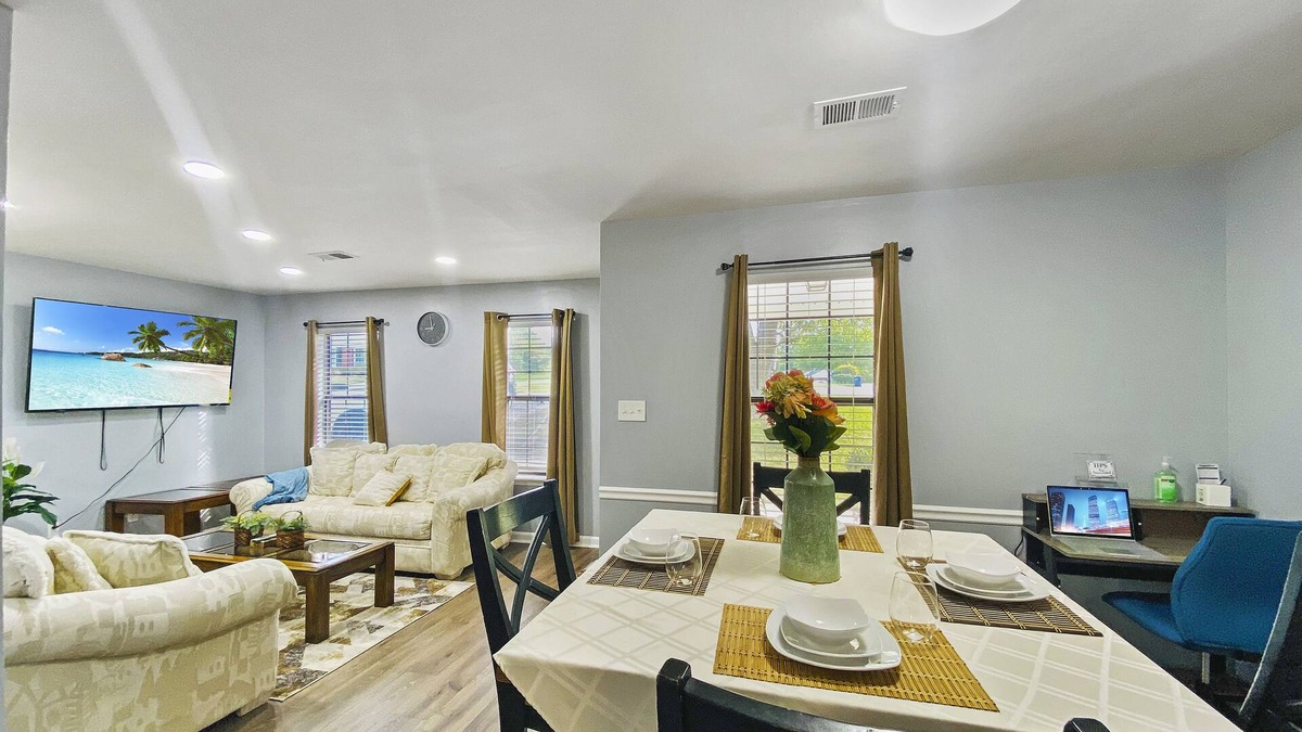 Evans House | NEW! Luxe Cottage w/Fireplace < 10 Mi to Augusta