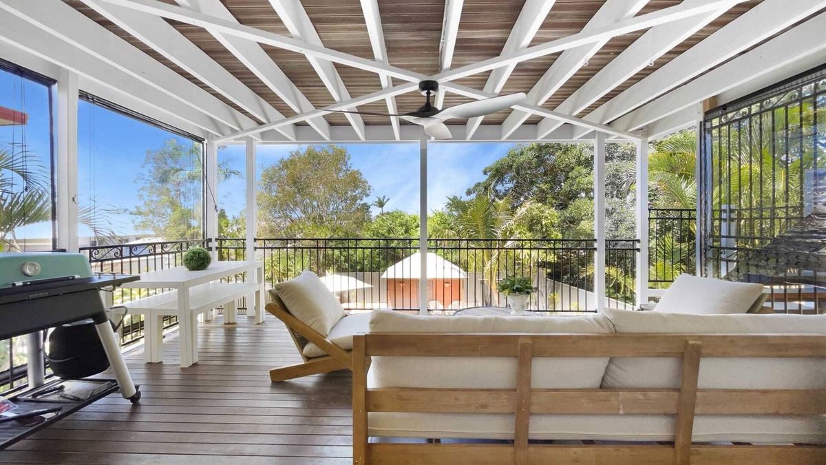 Golden Beach House | NEW Luxurious 4 Bed Mediterranean Oasis with Pool