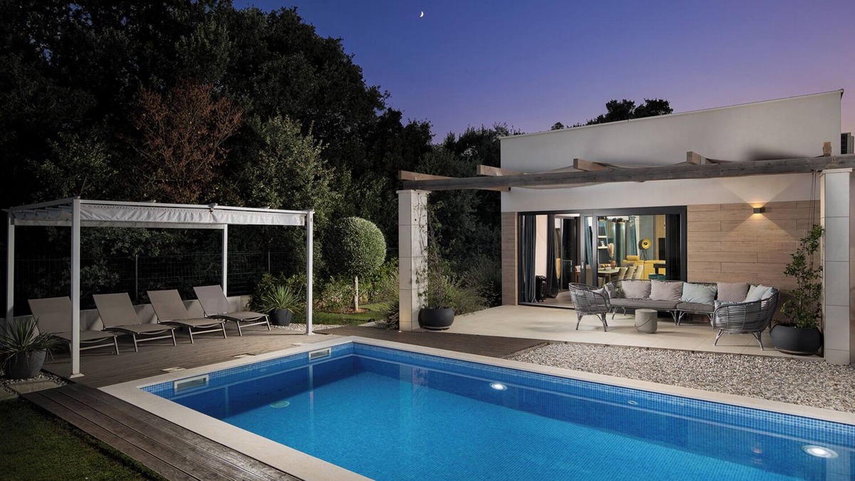 Liznjan Villa | New luxurious modern villa with pool near Pula