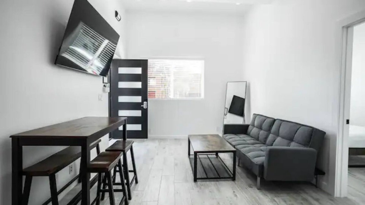 Sherman Oaks Apartment | New Luxurious One Bedroom One Bathroom Guest Suite