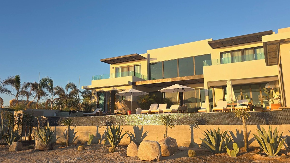 El Sargento House | New Luxurious Pool Pickleball Jacuzzi Cold Plunge, Sauna Ocean views every BDR