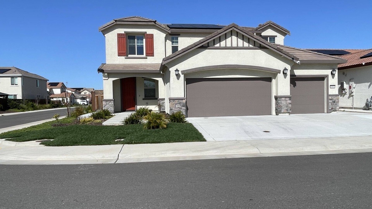 Sacramento House | New Luxury 2,850 Square Feet House with EV Level 2 Charger in Great Location