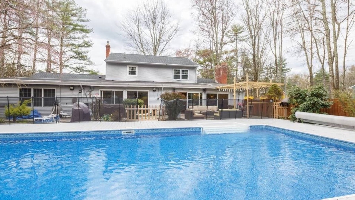 Woodstock Villa | New Luxury 5BR Woodstock Secret Retreat Near all Ski MT Heated Pool& Hot Tub