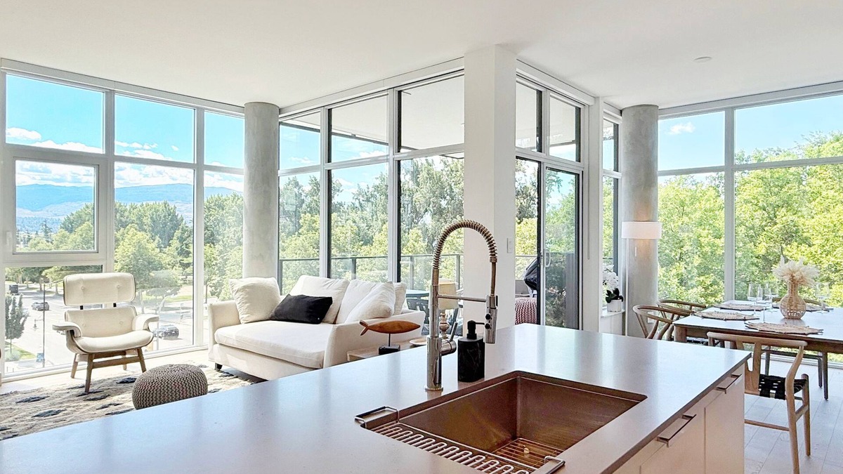 South Pandosy Apartment | New Luxury Beachfront Escape with Pool and Hottub