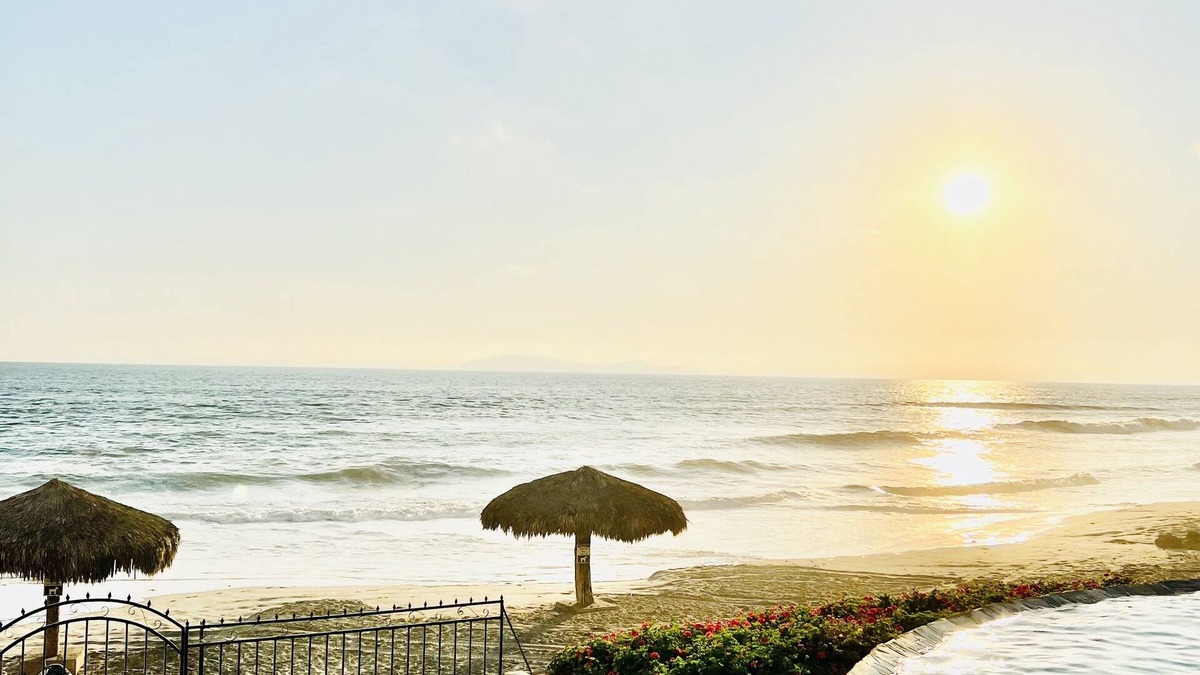 Rosarito House | New Luxury Beachfront Condo in Mar y Sol- Just 6 min away from Papa's & Beer!