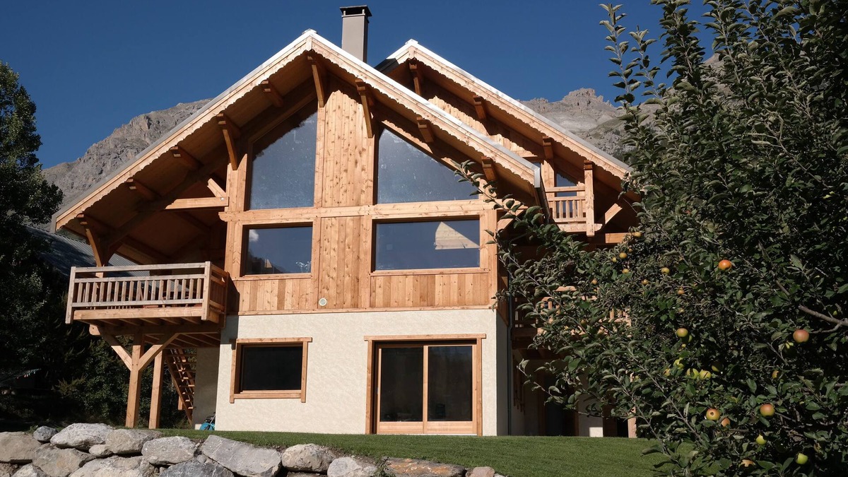 Vallouise-Pelvoux Ski Chalet | New luxury chalet: sleeps 10/12 people, Vallouise