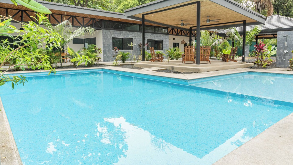 Nosara Villa | New Luxury Villa in central Guiones - walk to the beach, large pool & parking