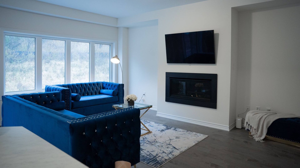 Brantford House | New Luxury Home in Paris/ Brant- Executive Rentals