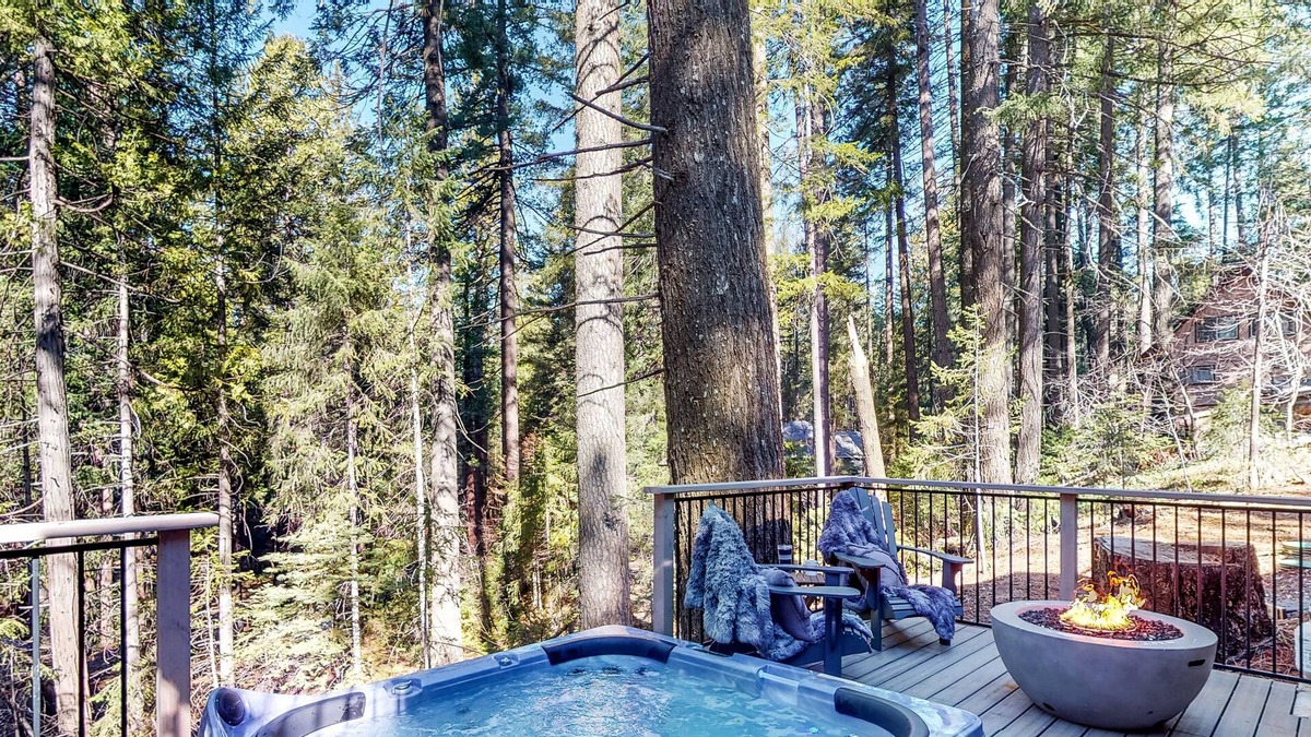 Alta House | New luxury home in the Sierra Mountains, hot tub