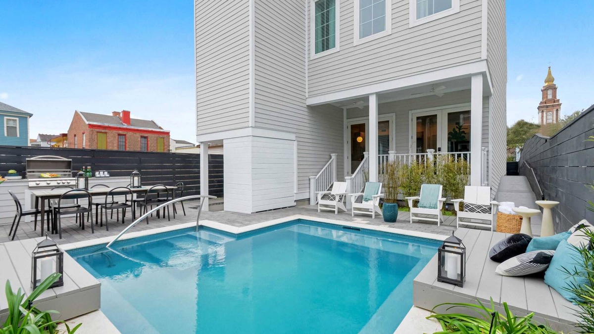 Faubourg Lafayette Hotel | New Luxury Home | Shared Pool