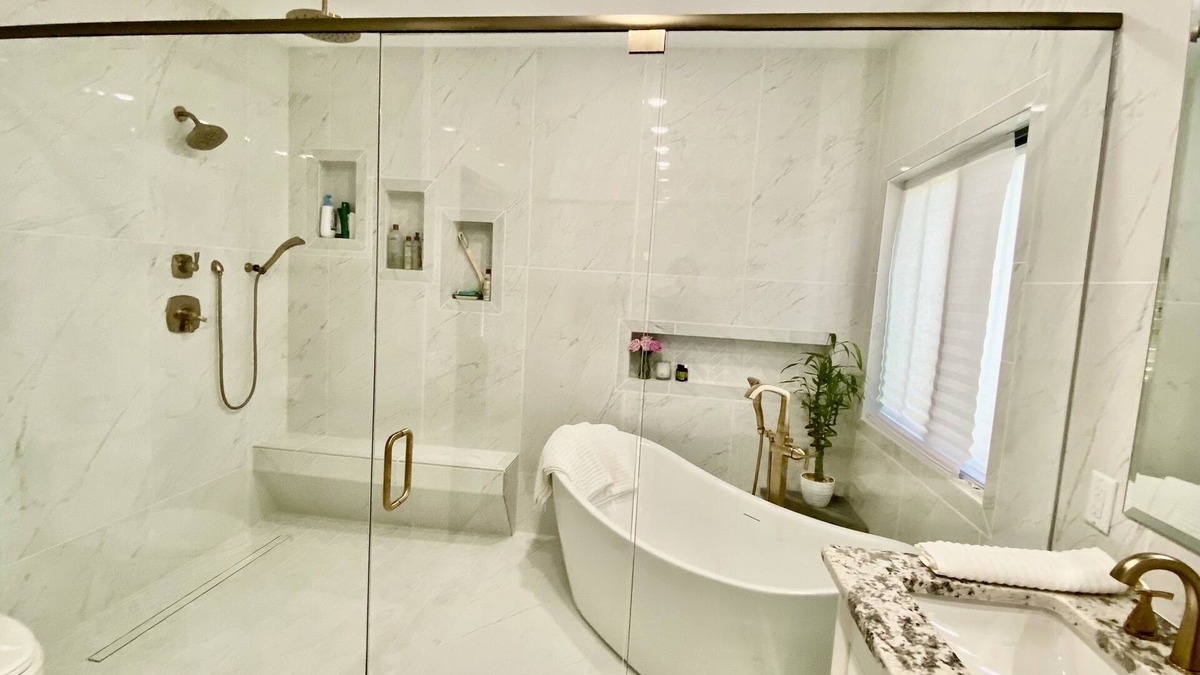 Jeffersonville - Clarksville House | New Luxury home 5 min to Louisville convenient to Churchill Downs with hot tub