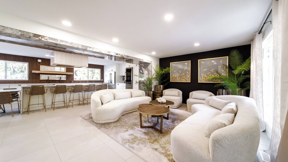 Northwest Edmonton House | *NEW*Luxury Retreat*Hot Tub*King Beds*Sleeps 8*A/C
