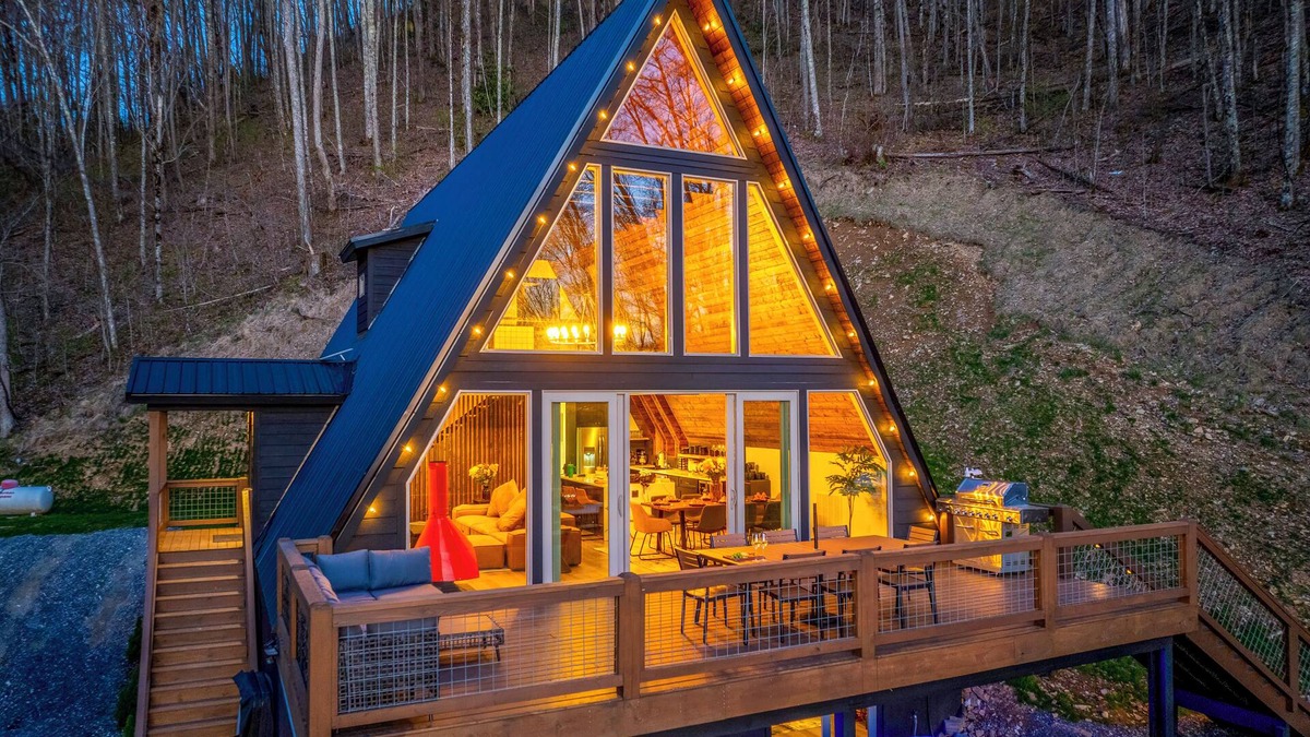 Maggie Valley House | New! Luxury Sunset Mountain Views! HotTub, GameRm & Theatre -Maggie Valley-Sylva