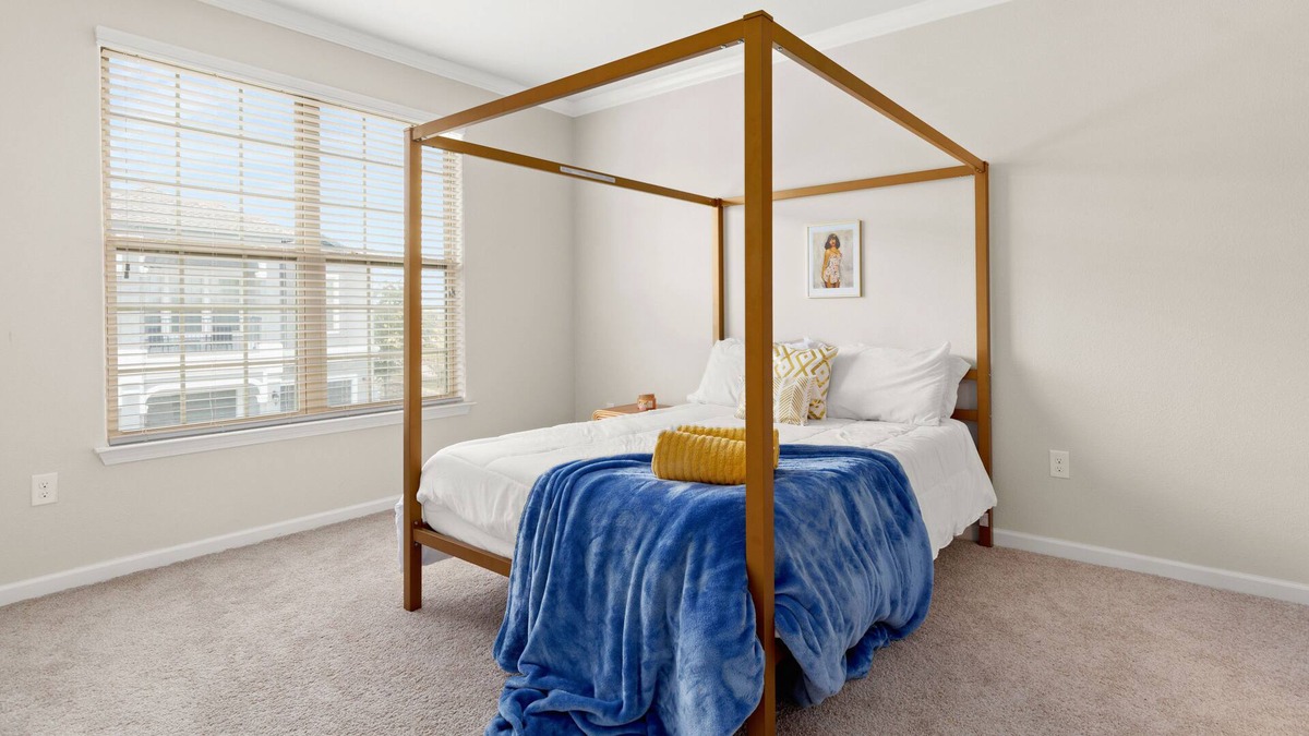 Medina Valley House | NEW Luxury Townhome w/ Pool & Gym