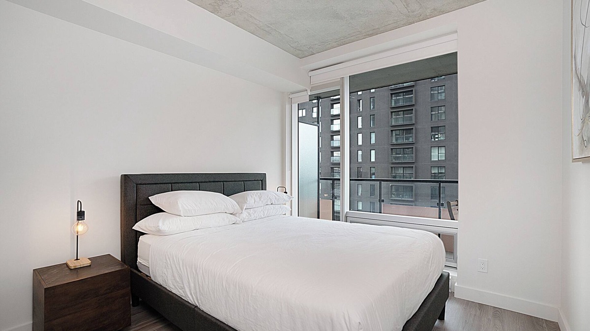 Downtown Montreal Apartment | New Luxury Unit in Heart of MTL 901 | Metro access