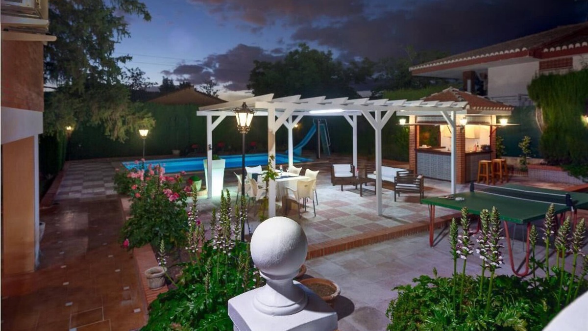 Barrio de la Vega Villa | NEW LUXURY VILLA C&C. PRIVATE POOL, GARDEN AND BARBECUE.