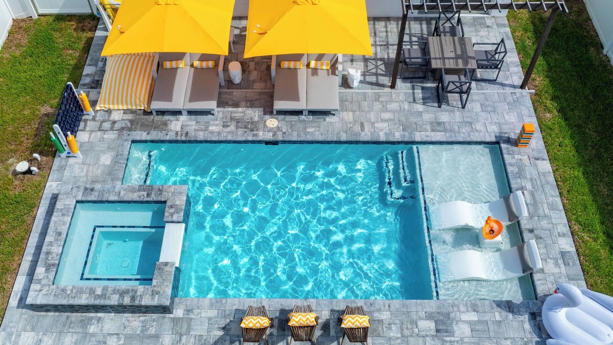 Naples Park Villa | New Luxury Villa with Heated Pool & Spa near famous Vanderbilt Beach & Mercato.