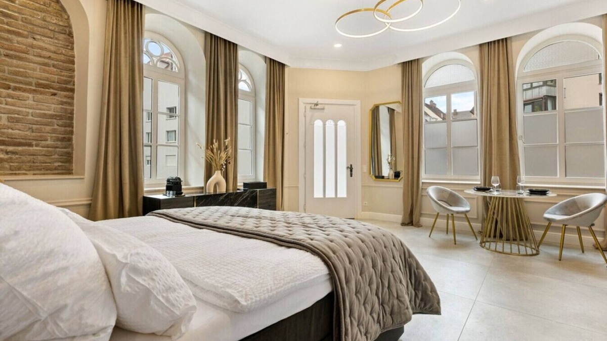 Innenstadt Apartment | NEW Luxus Suite Kingbed Netflix Center