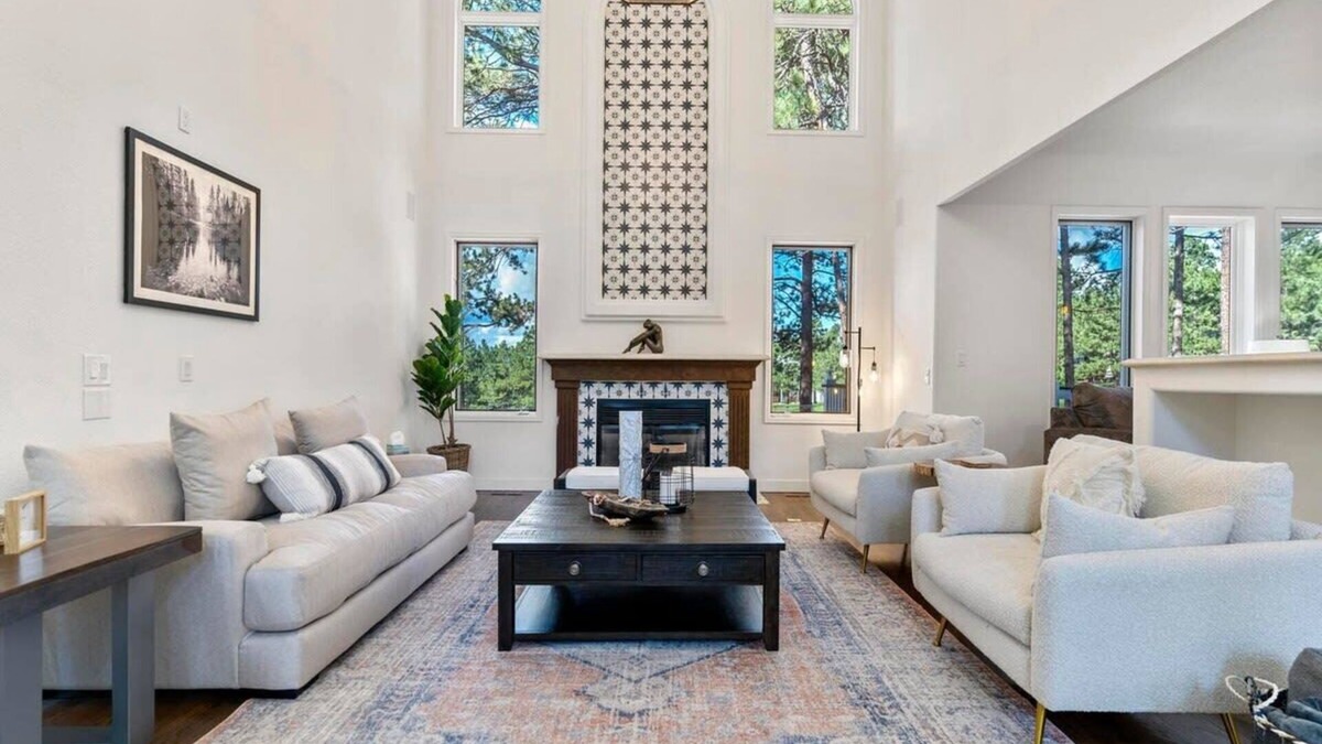 Woodmoor House | New! Mansion Retreat! Sleeps 20 + Games + Dogs OK