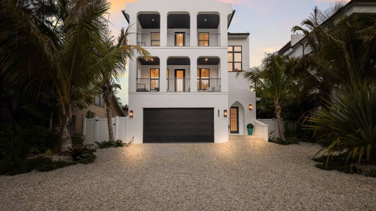 Anna Maria House | NEW! Meet Me At Sunset! 3 Homes from the Beach!