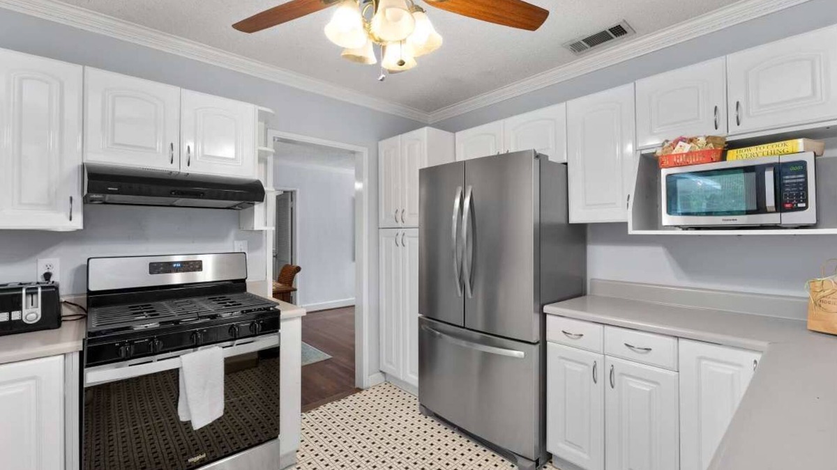 Mobile House | NEW Midtown 5 BD 4 BA | Sleeps 24 | Mardi Gras